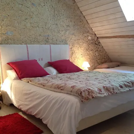 Couette-café La Ferme Du Dizacre 3*